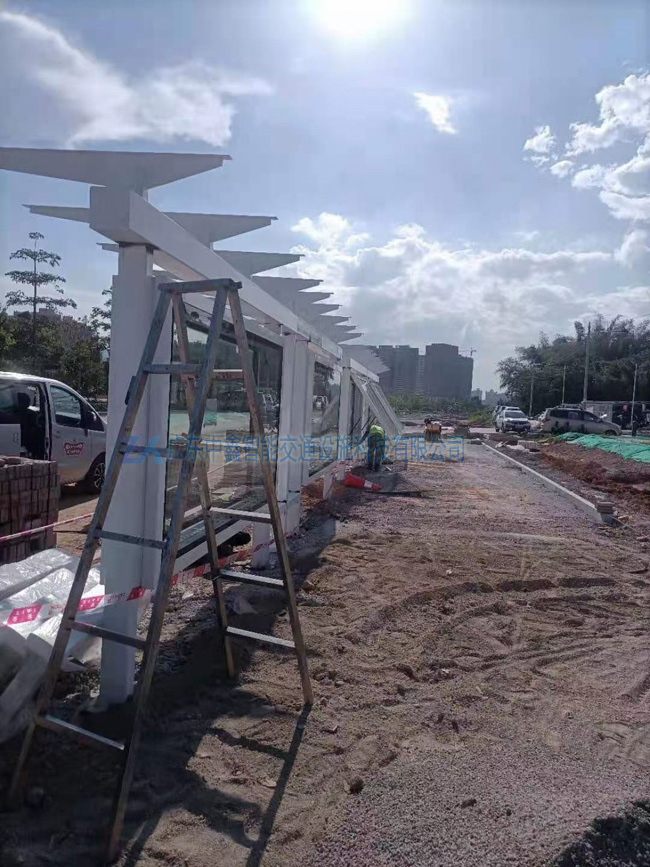 中鑫候車亭安裝現場